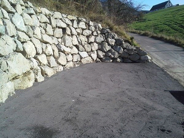 Steinmauer in Niklasdorf im Bezirk Leoben